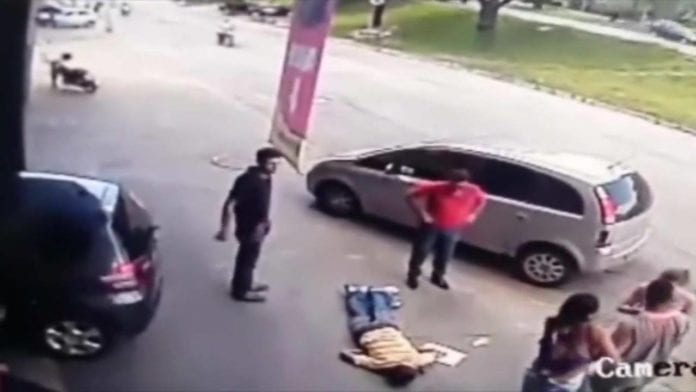 Brasil – Pneu se solta de veículo e atinge pedestre