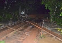 Enchente inédita do Rio Mororó afeta centenas de residências