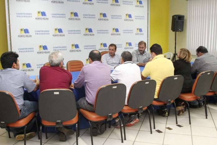 AMBULANTES – Empresários pedem que prefeitura continue desobstrução de calçadas