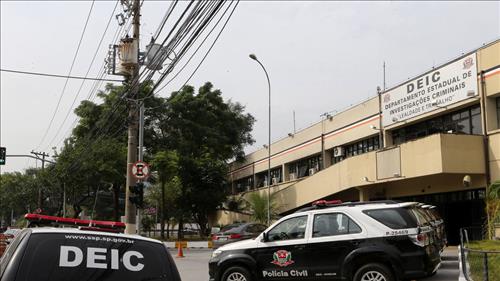 Quadrilha com armas de guerra ataca carro-forte em São Paulo