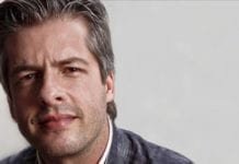 Cantor Victor nega agressão à mulher grávida