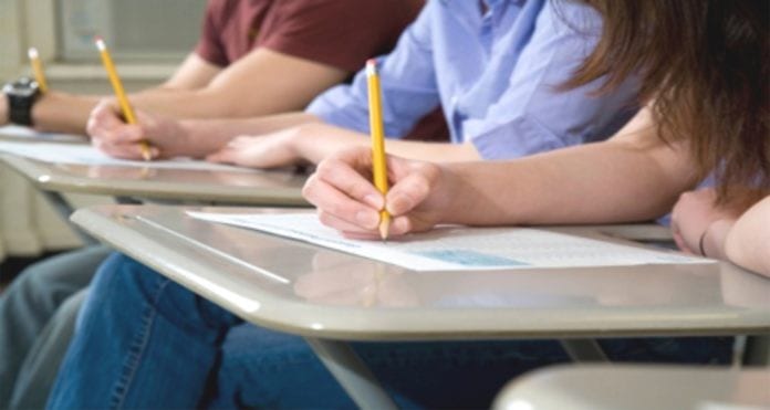 Instituições públicas abrem vagas para concursos