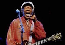 Lenda do rock, músico Chuck Berry morre aos 90 anos