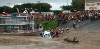 Embarcação com 20 passageiros a bordo naufraga no rio Madeira
