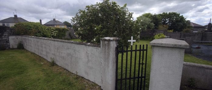 Fossa com 800 bebês é achada em orfanato católico na Irlanda