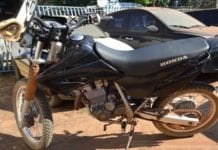 Jovem foge da PM mas é detido com maconha e sem habilitação