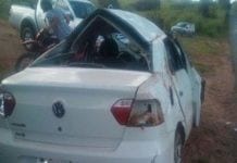 Buraco na pista faz motorista perder controle e capotar