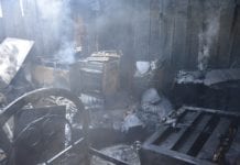 Incêndio atinge casa de madeira e queima móveis no Setor 6 em Ariquemes, RO