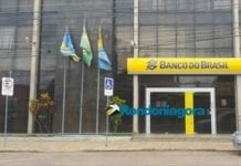 Criminosos invadem agencia bancária e levam armas e coletes de vigilantes