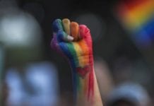 Transexuais têm direito a alterar registro civil sem cirurgia, diz STJ