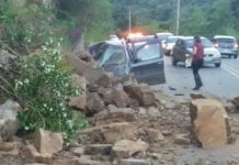 Família sai de carro após criança passar mal e se salva de desmoronamento