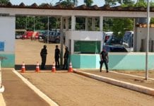Exército apreende centenas de armas, drogas e celulares em presídios