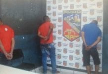 Trio intercepta casal de empresários e rouba carro de luxo