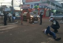 Homem fica ferido em acidente em frente ao shopping