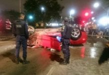 Acidente – Camaro capota várias vezes após colisão e deixa motorista ferido
