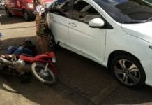 Mulher sofre ferimentos após colisão com carro