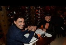Zezé Di Camargo e Graciele ficam noivos no Dia dos Namorados