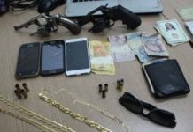 PM prende dois suspeitos após roubo e troca de tiros