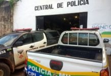 Mãe e filha são presas após agredirem vizinhos a pauladas