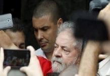 Procuradores pedem “firme punição” de Lula no caso do tríplex