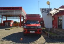 Jovem de moto bate em carro e fica ferida em Vilhena, RO