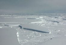 Iceberg gigante se desprende de plataforma na Antártida