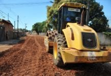 Ruas não asfaltadas estão sendo recuperadas e encascalhadas