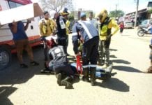 COLISÃO – Mototaxista fica ferido após ser atingido por carro