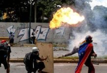EUA recomendam que cidadãos guardem água e alimentos na Venezuela
