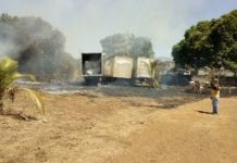 Incêndio em terreno ameaça destruir carretas e causar explosão na capital