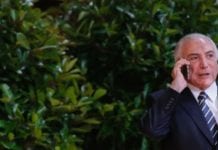 Temer mantém agenda livre e segue telefonando para deputados indecisos
