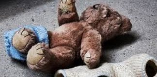 Mãe obrigava filhas menores a tirarem carrapato dos órgãos genitais do padastro