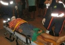 OMISSÃO: Casal em moto deixa pedestre inconsciente e foge sem prestar socorro