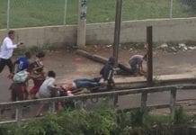 VÍDEO – Homem morre e mulher leva tiro na cabeça em nono dia de tiroteio no Jacarezinho