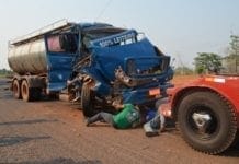BR-364: Colisão deixa caminhão leiteiro com cabine destruída