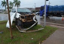 Caminhonete do Governo colide com carreta na BR-364