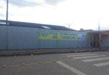 Aluna é espancada por casal de adolescentes na porta de escola