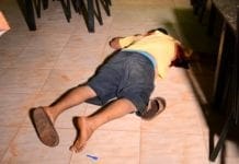 Homem morre e menor é baleado durante tentativa de assalto a comércio
