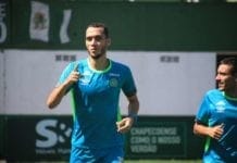 Zagueiro Neto volta a treinar com bola um ano após tragédia