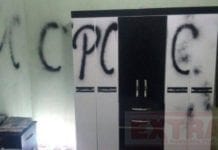 Após cometer furto, meliante escreve a sigla PCC nas paredes de imóvel