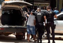 Suspeitos de matar prefeito são flagrados com R$ 60 mil no carro