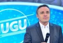 Gugu e diretor se despedem de equipe do programa na Record