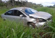 Veículo capotado é encontrado abandonado às margens da BR-364