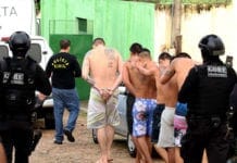 Após dez mortes em cadeia no Ceará, 44 presos são transferidos 