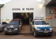 Mulher é expulsa de casa pelo marido e dorme na rua com filha bebê, em RO