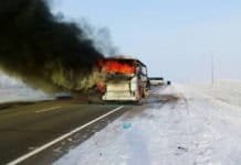 Incêndio em ônibus mata 52 pessoas no Cazaquistão
