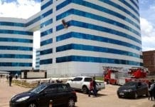Servidores ficam presos em andaime no CPA