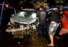 Carro atinge poste, invade Ciop e deixa vítimas seriamente feridas