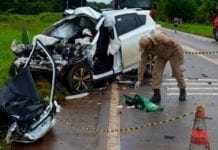 FRONTAL: Servidora pública e policial civil ficam gravemente feridos em colisão com carreta na BR-364