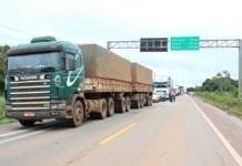 Servidores liberam trechos da BR-364 que estavam bloqueados em Candeias e Vilhena, RO